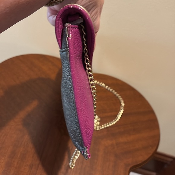 Steve Madden  Clutch Crossbody bag Vegan Leather Raspberry steel & gold metallic - Picture 5 of 14